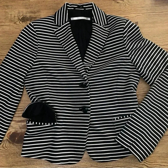 Part Two Black and White Striped Crop Blazer - Picture 8 of 10